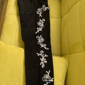 HOST PICK! ⭐️Embroidered 721’s